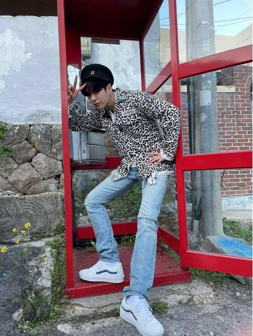 Blue jeans ala member Treasure (instagram.com/ygtre4sure526)