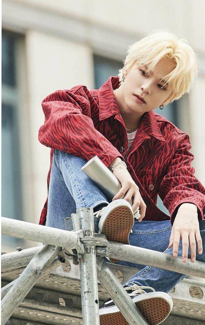 Blue jeans ala member Treasure (instagram.com/ygtre4sure526)