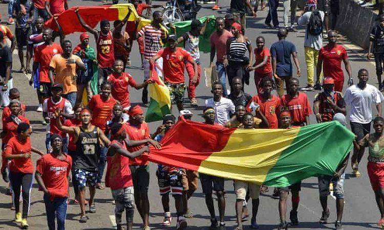 Rakyat Guinea saat melakukan unjuk rasa. (instagram.com/africans_rising)