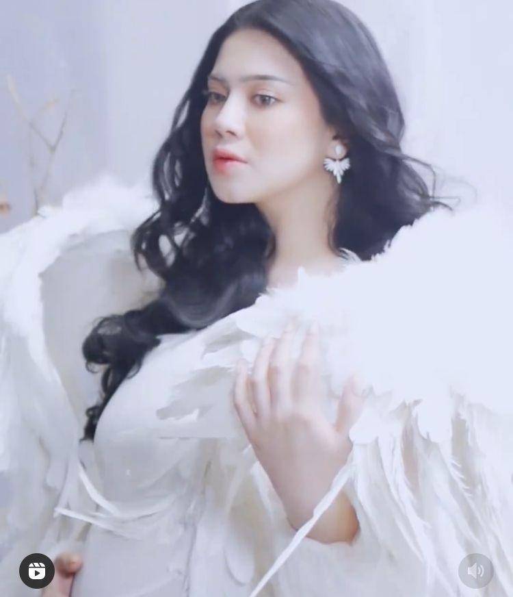 Maternity feli (Instagram.com/felicyangelista_)