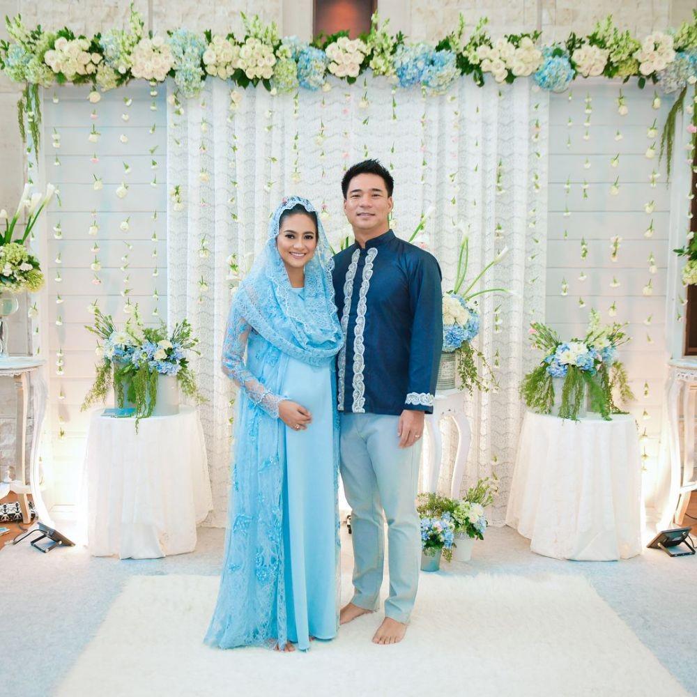 Busana acara tasyakuran kehamilan Rini Yulianti (instagram.com/riniyulianti)