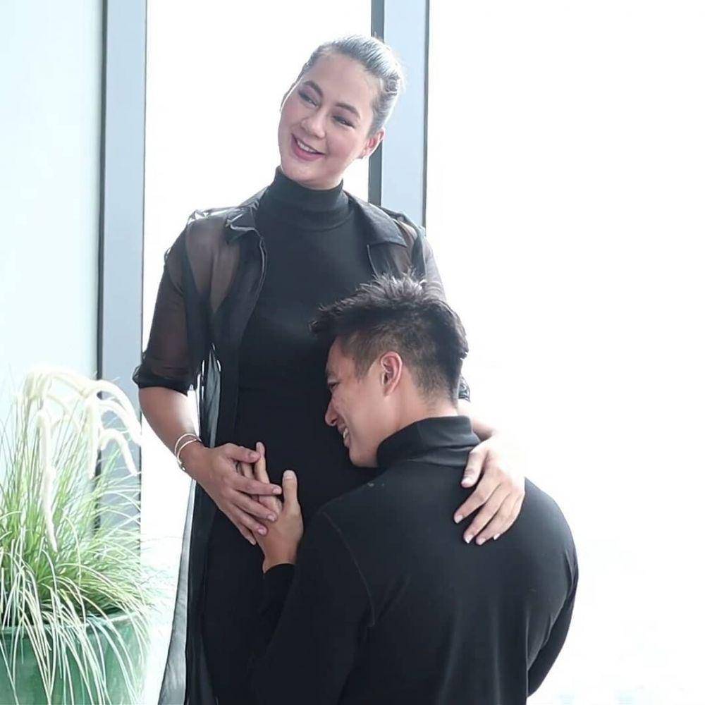maternity Paula Verhoeven (Instagram.com/ baimpaulakiano.galeri)
