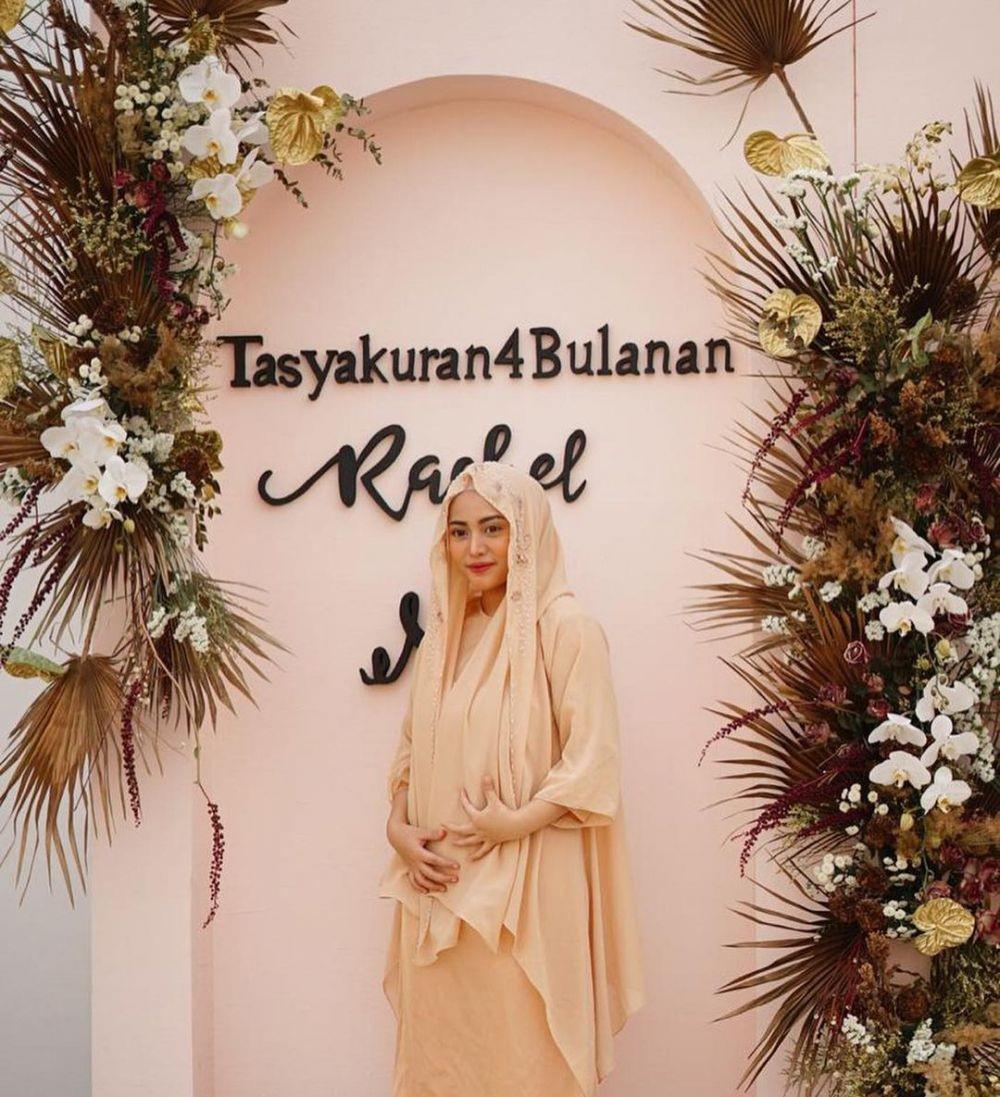 Busana acara tasyakuran kehamilan Rachel Vennya (instagram.com/rachelvennya)