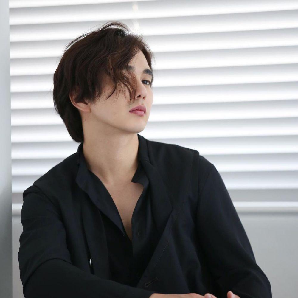 Yoo Seung Ho (instagram.com/storyjcompany)