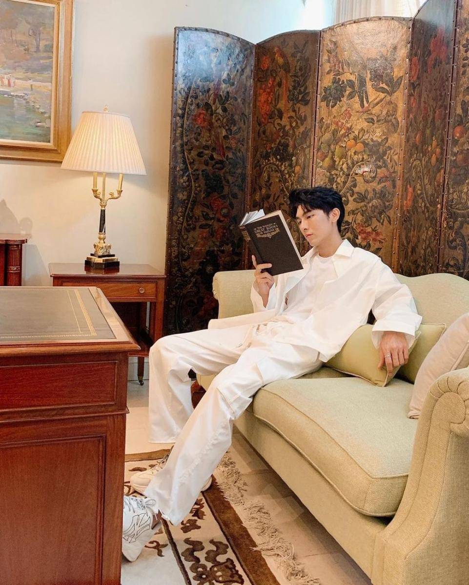 Mew Suppasit (instagram.com/mewsuppasit)