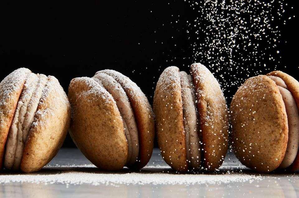 ilustrasi apple cider whoopie pie (kingarthurbaking.com)