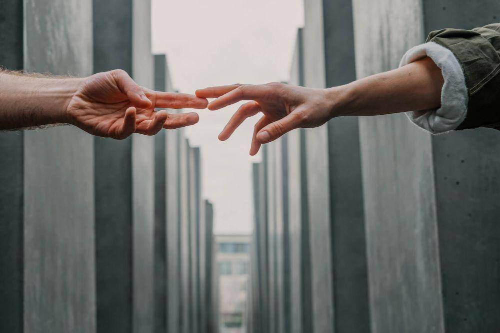 ilustrasi persahabatan (unsplash.com/Toa Heftiba)