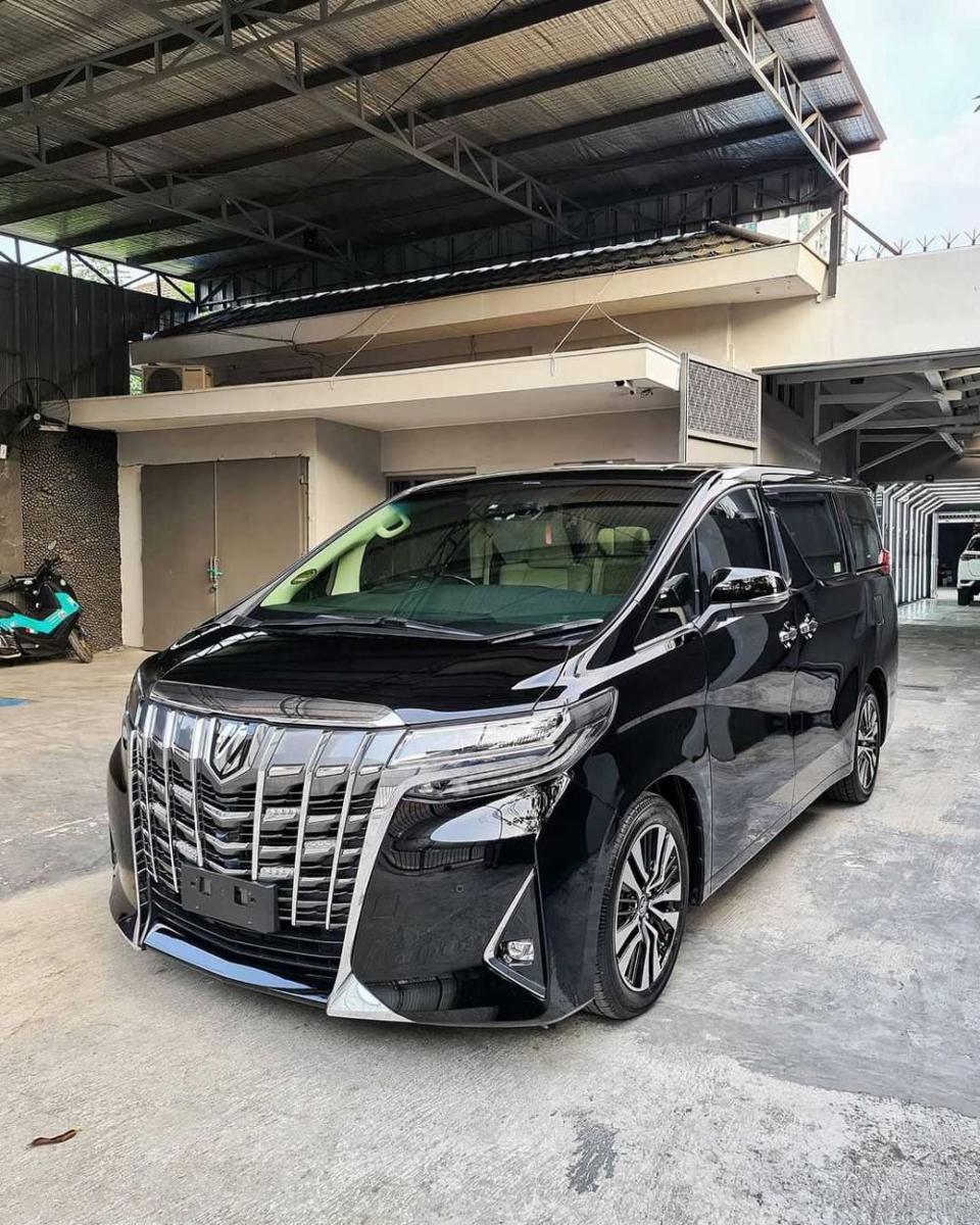 ilustrasi toyota alphard (instagram.com/randy_tjokro)