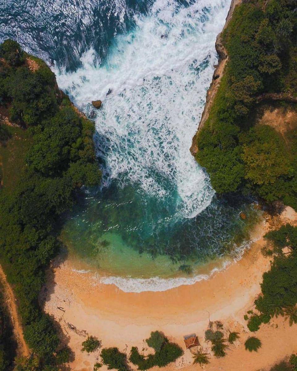 Pantai Batu Bengkung (instagram.com/malangchannel)