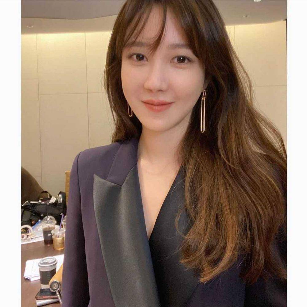 Lee Ji Ah (instagram.com/e.jiah)