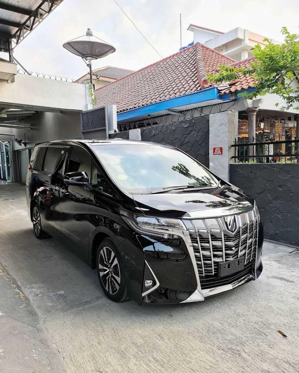 ilustrasi toyota alphard (instagram.com/andy_tjokro)
