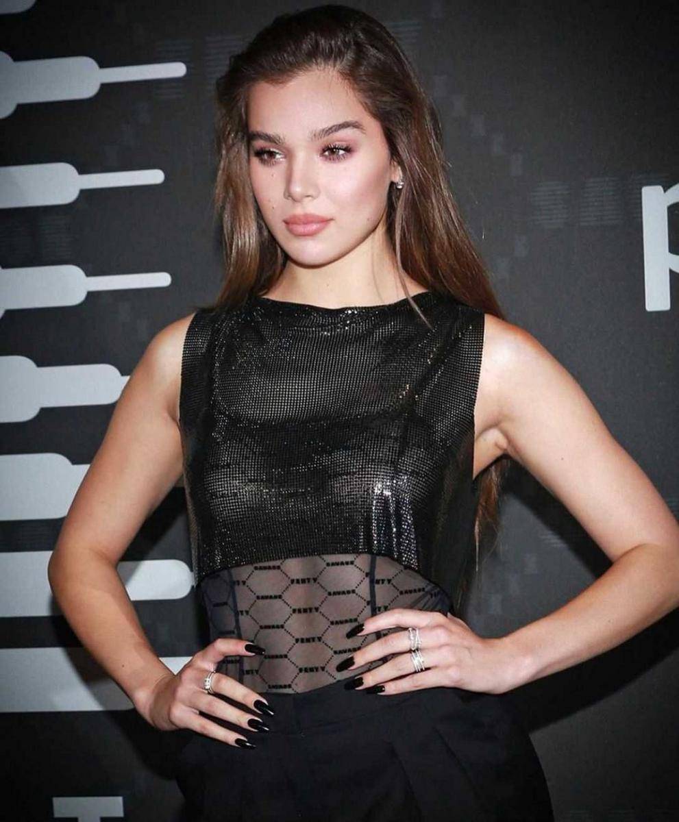 Hailee Steinfeld (instagram.com/haileesteinfeld)