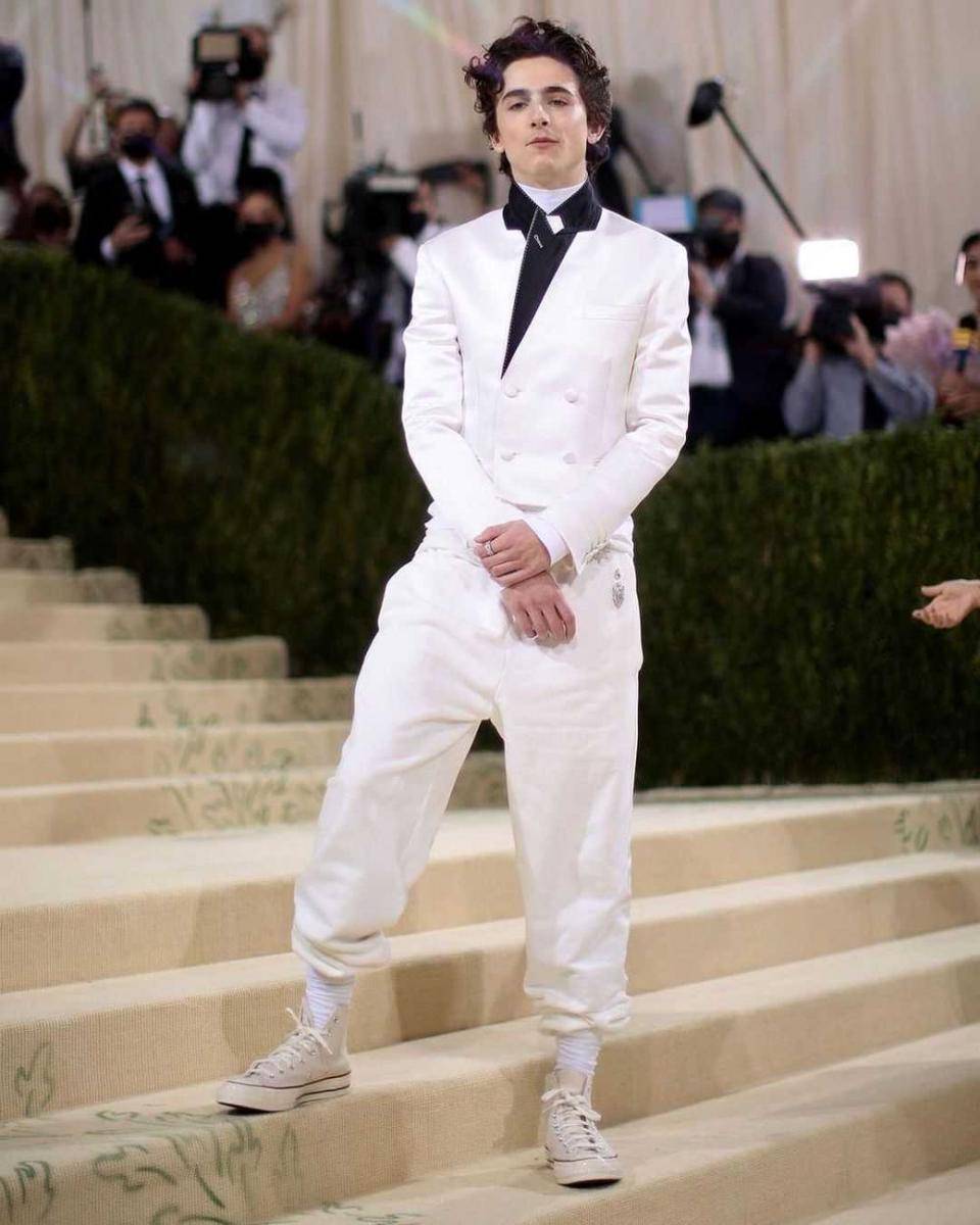 Timothée Chalamet di Met Gala (instagram.com/tchalametdaily)