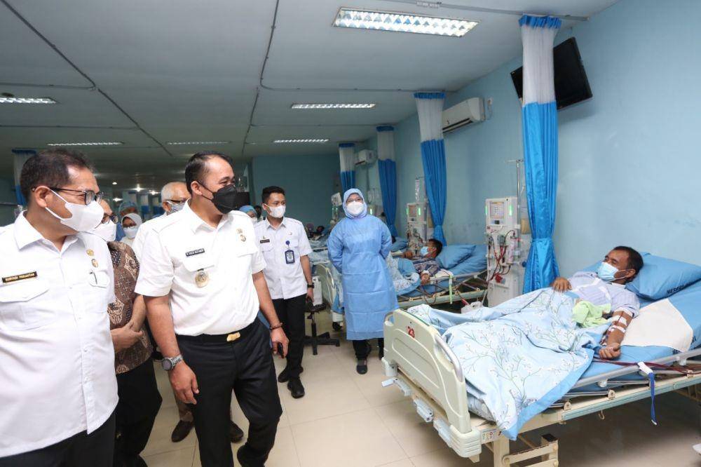 Wakil Wali Kota Medan, H. Aulia Rachman saat meresmikan ruangan Haemdialisis di RS. Pirngadi Medan (Dok. Istimewa)