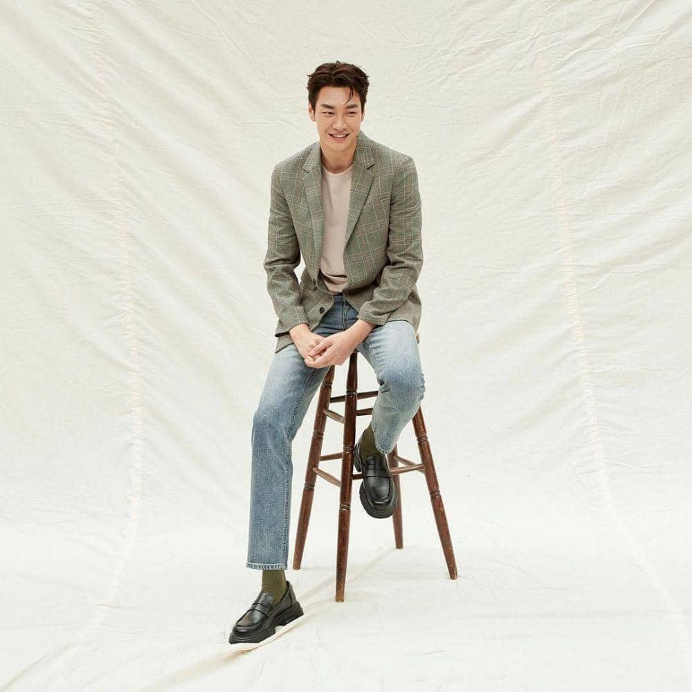 ootd Kim Young Kwang (instagram.com/aksakfn12)