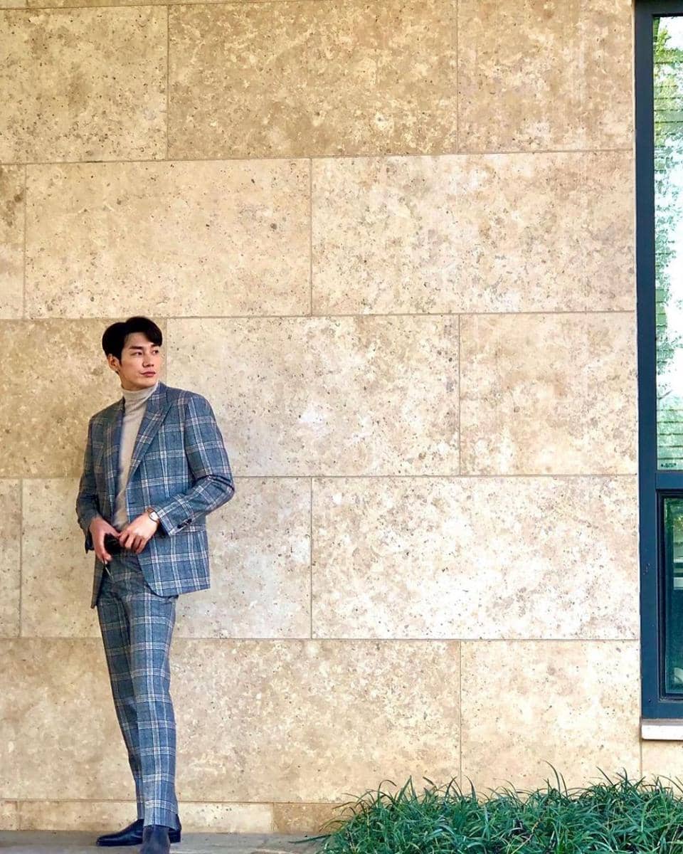 ootd Kim Young Kwang (instagram.com/aksakfn12)