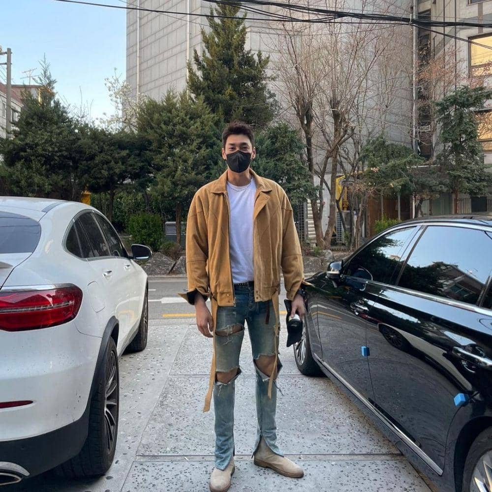 ootd Kim Young Kwang (instagram.com/aksakfn12)