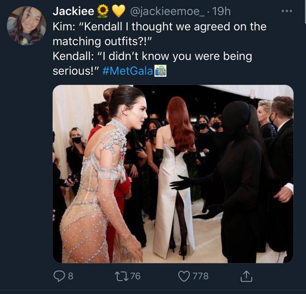 Kim Kardashian dan Kendall Jenner (twitter.com/jackieemoe_)