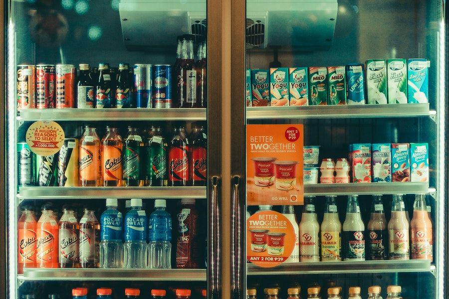 Ilustrasi jus kemasan dan soda (Pexels.com/Nothing Ahead)