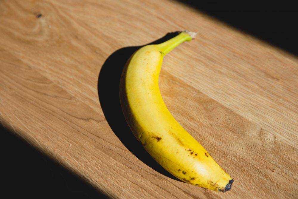 ilustrasi pisang berwarna kuning (pexels.com/ryutarotsukata)