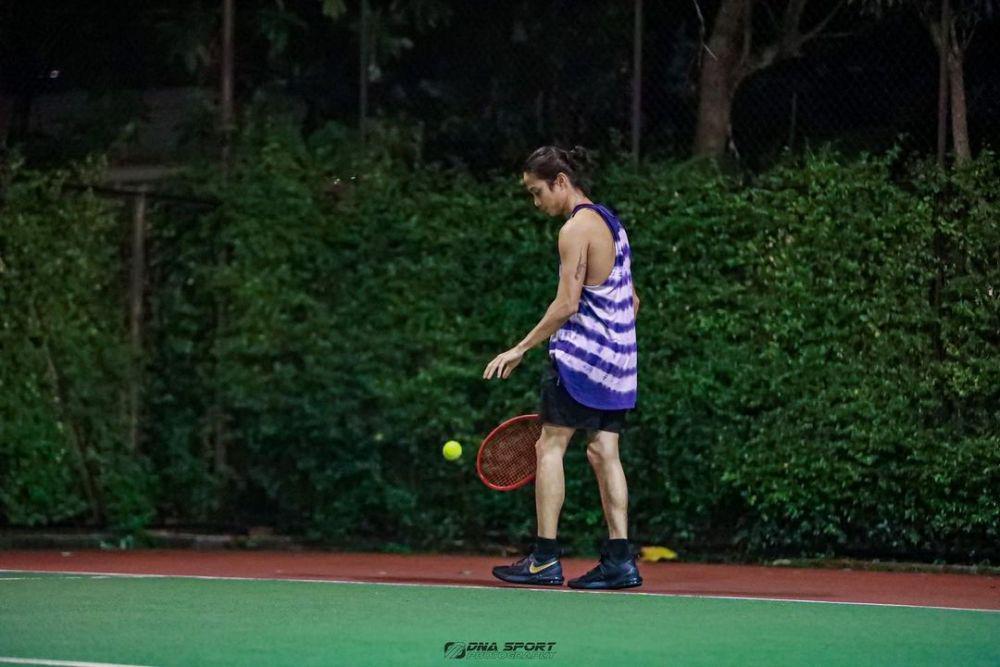Dikta bermain tenis. (instagram.com/dikta)