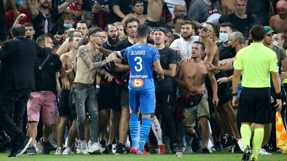 potret kerusuhan di laga Marseille vs Nice (marca.com)