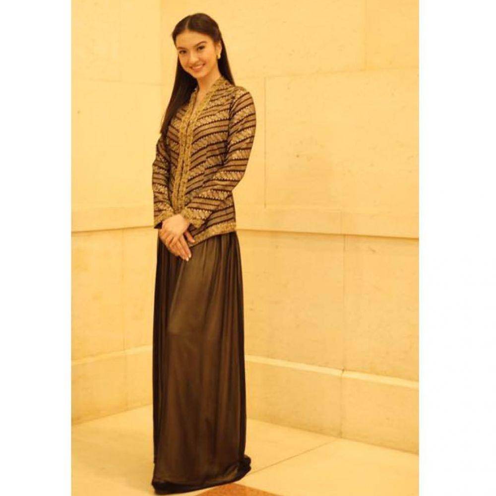 Kebaya Raline Shah. (instagram.com/ralineshah)
