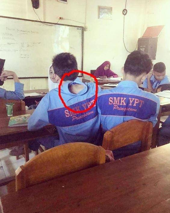 momen salah pakai baju (instagram.com/ngakakkocak)