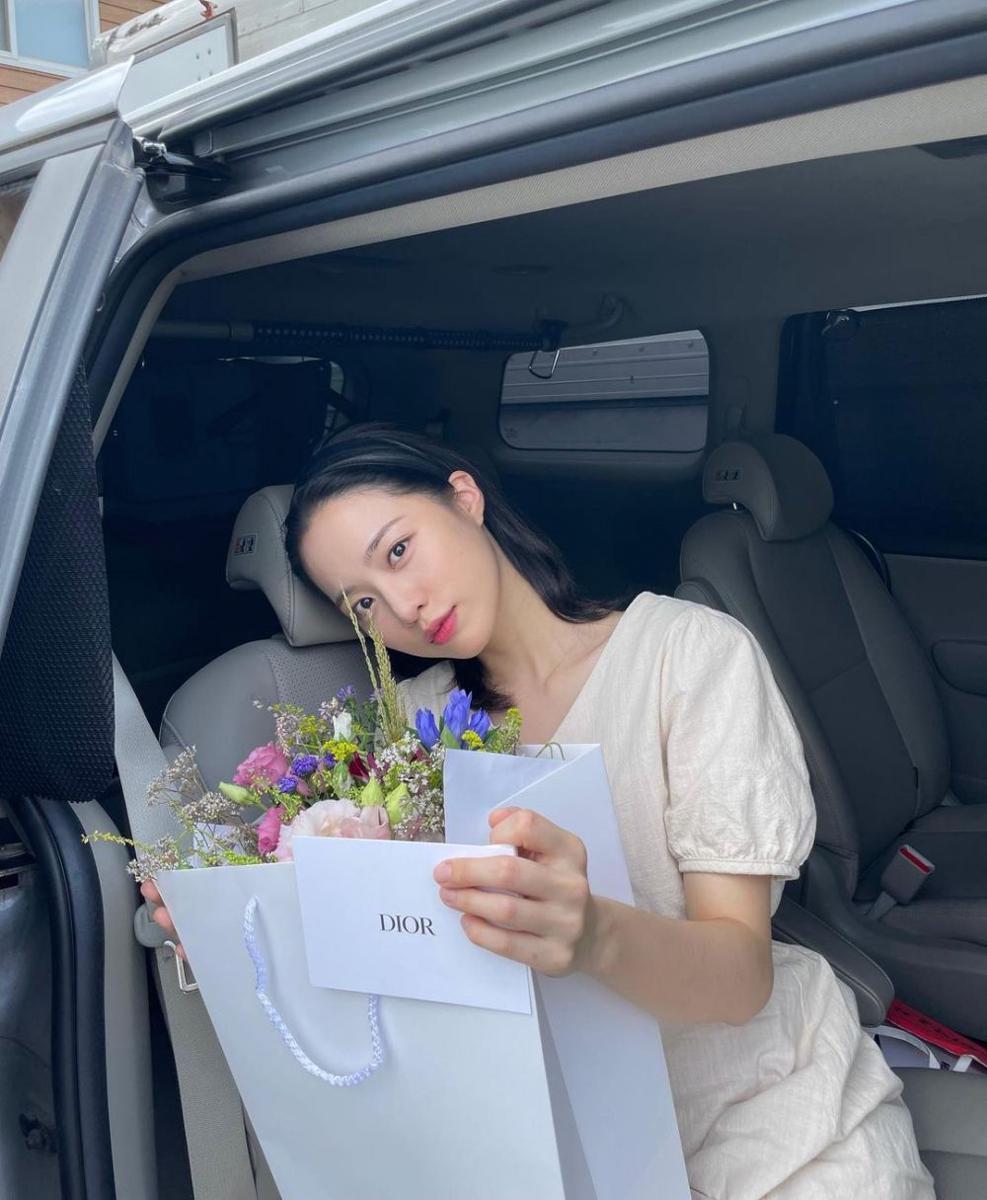 Bae Yoon Kyung (instagram.com/_yoonkyoung)