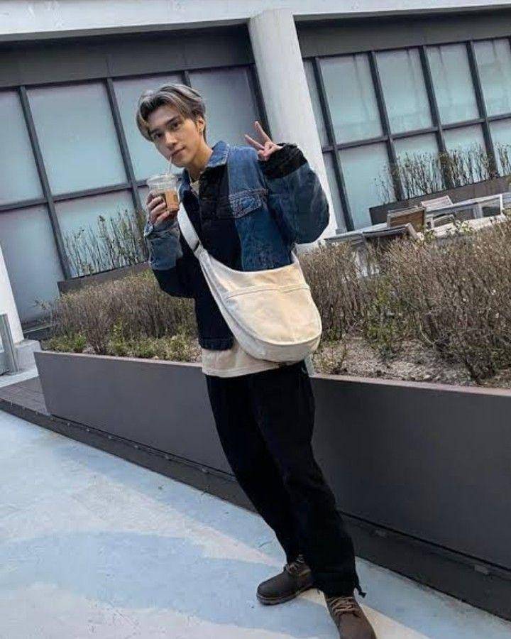 Jacket jeans ala member NCT (instagram.com/nctunited00)