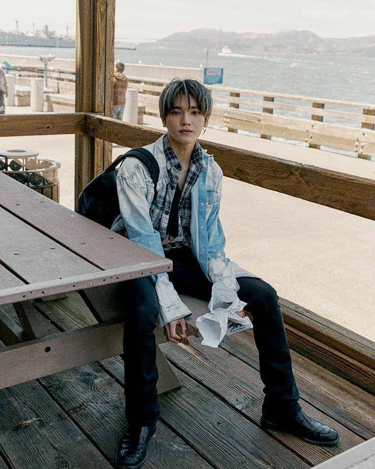 Jacket jeans ala member NCT (instagram.com/nctunited00)