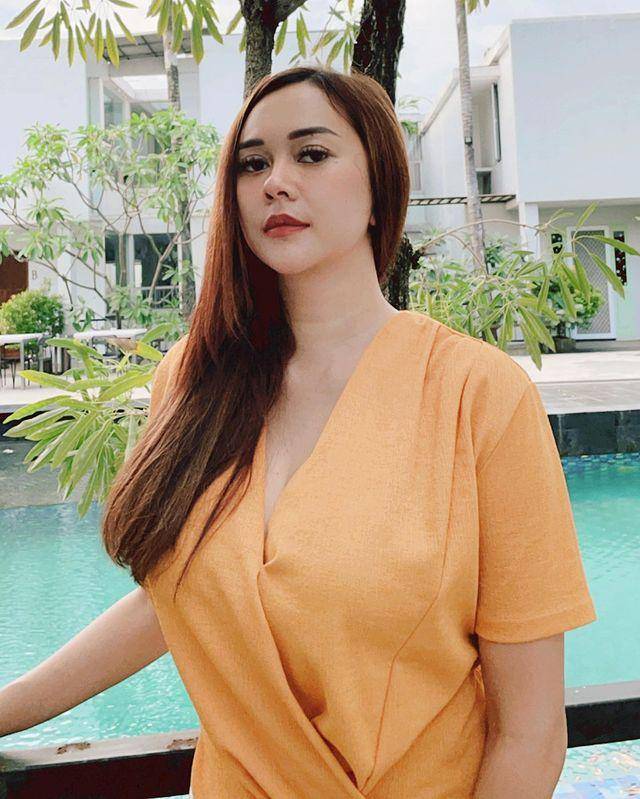 Aura Kasih (instagram.com/aurakasih)