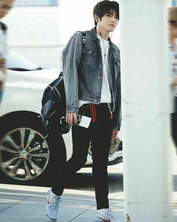 Jacket jeans ala member NCT (instagram.com/nctunited00)