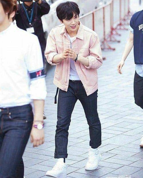 Jacket jeans ala member NCT (instagram.com/nctunited00)