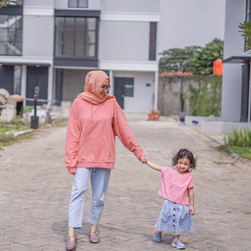 OOTD Syanindita dan Schalea. (instagram.com/strasysty/)