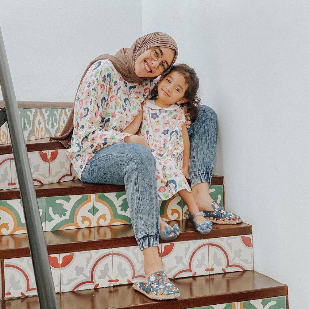 OOTD Syanindita dan Schalea. (instagram.com/strasysty/)
