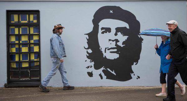 mural foto ikonik Che Guevara (irishexaminer.com)