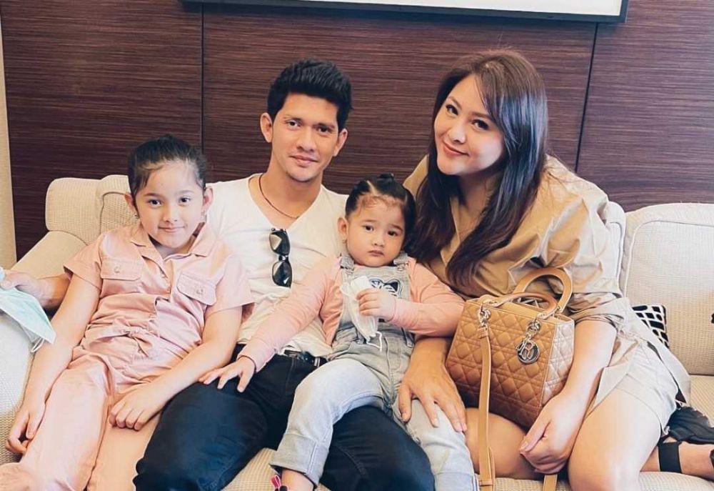 10 Potret Bahagia Iko Uwais dan Audy Item Temani Anak Saat Pandemik