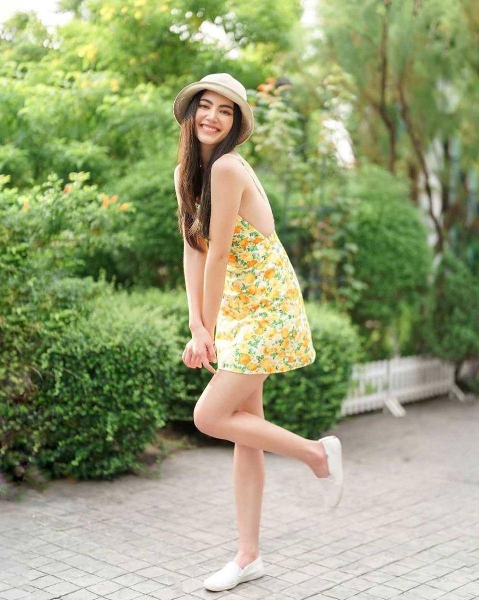 outfit floral Mai Davika (instagram.com/davikah)