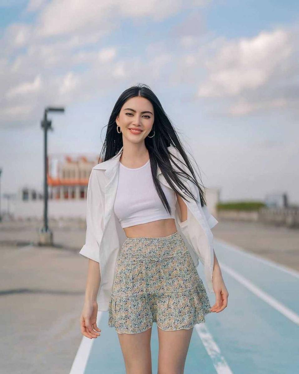 outfit floral Mai Davika (instagram.com/davikah)
