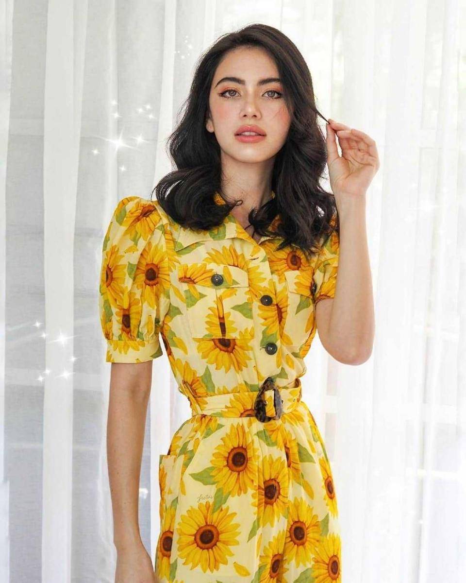 outfit floral Mai Davika (instagram.com/davikah)