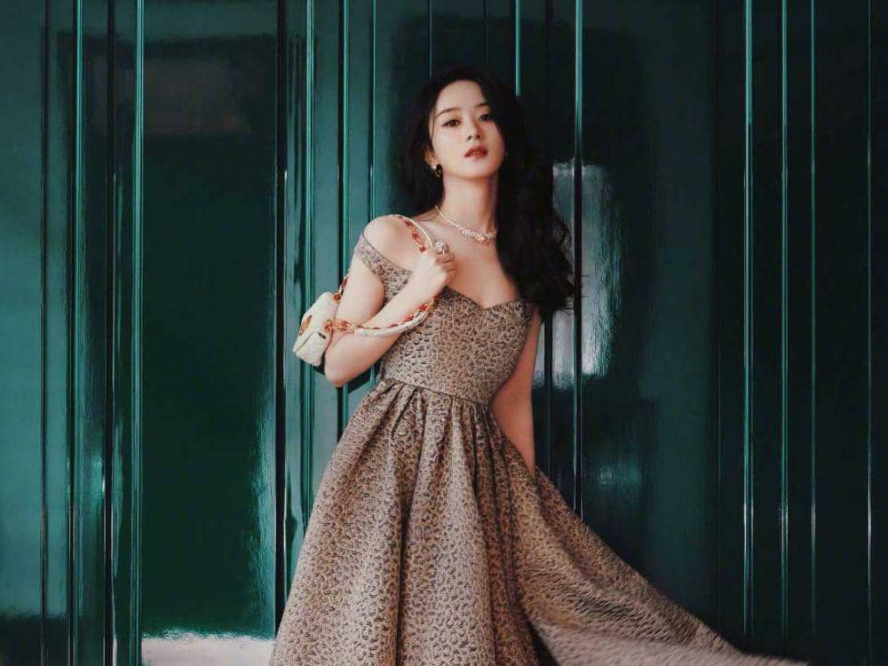 Zhao Li Ying (weibo.com/赵丽颖)