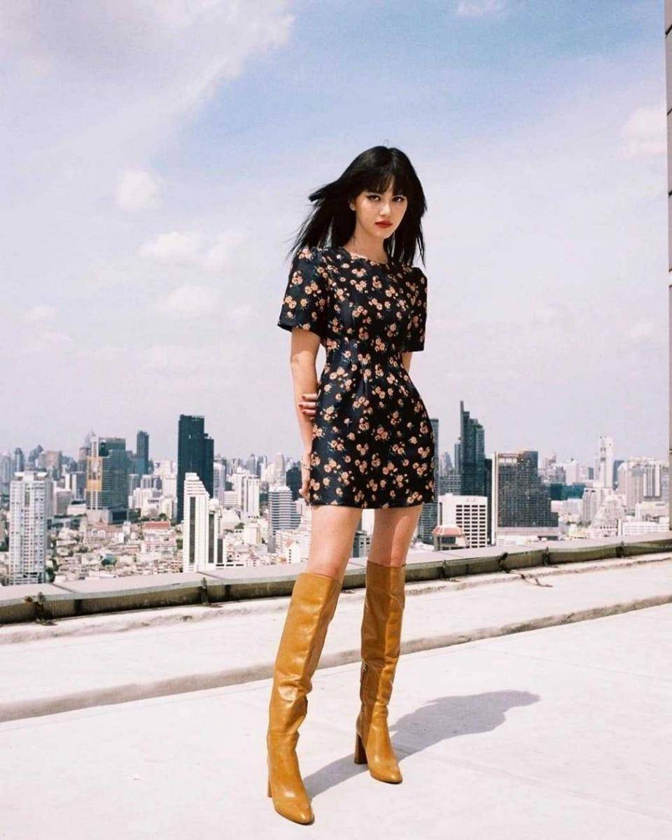 outfit floral Mai Davika (instagram.com/davikah)