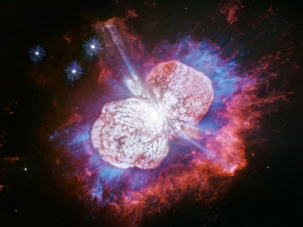 citra detik-detik ledakan supernova (dok. NASA/ESA/N. Smith)