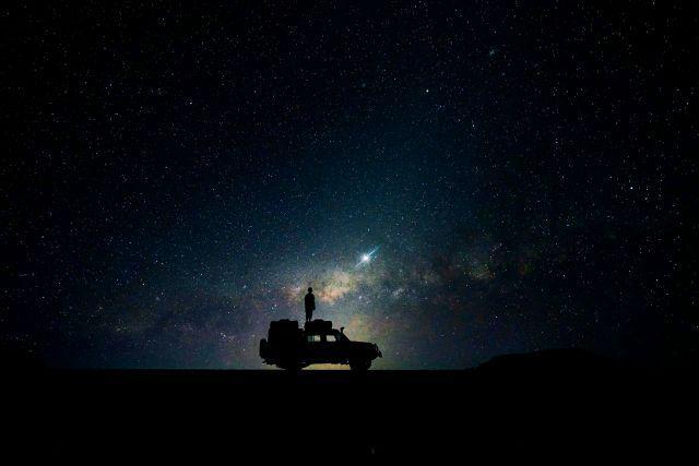 Mata manusia maksimal hanya bisa melihat bintang yang jaraknya 1000 tahun cahaya. (unsplash.com/Jonatan Pie)