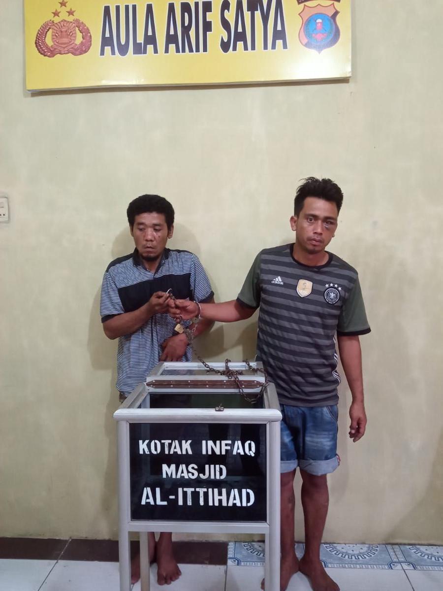 Kedua pelaku pencuri kotak infak masjid (IDN Times/ istimewa)