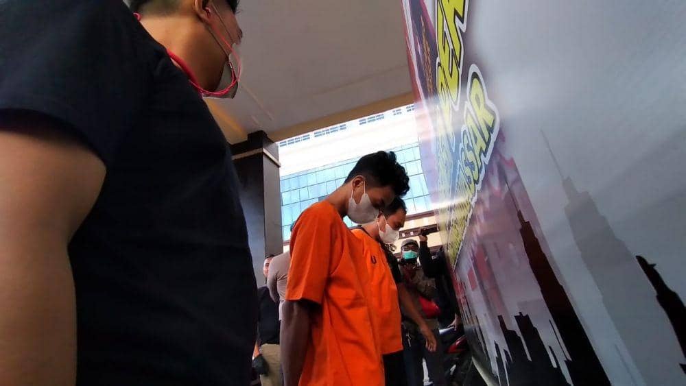 Ekspos hasil tangkapan pelaku pencurian di kantor Balai Kota Makassar/Polrestabes Makassar