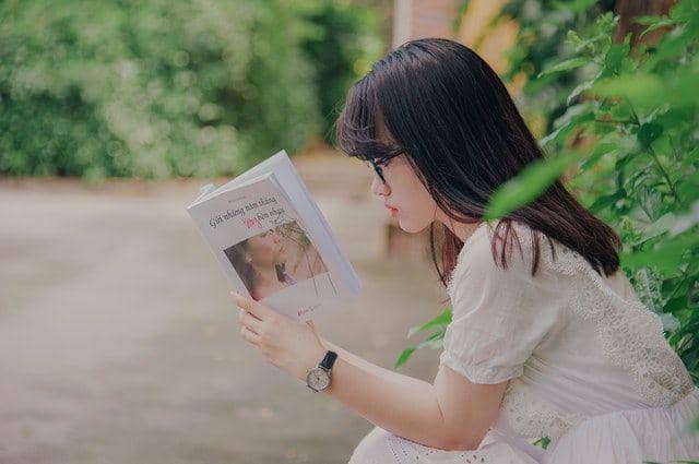 ilustrasi membaca buku (pexels.com/Min An)