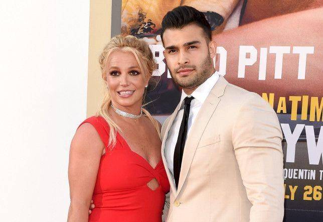 Britney Spears dan Sam Asghari (metro.co.uk)