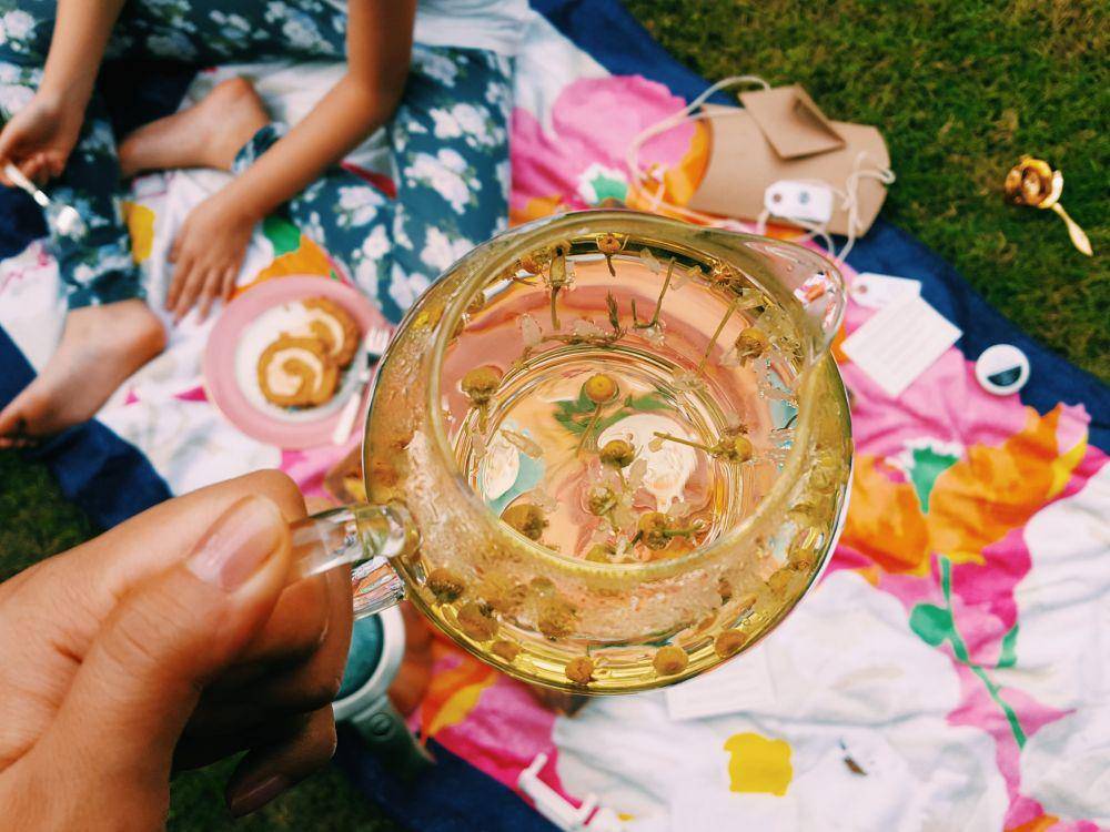 ilustrasi teh chamomile (unsplash.com/@teacreative)